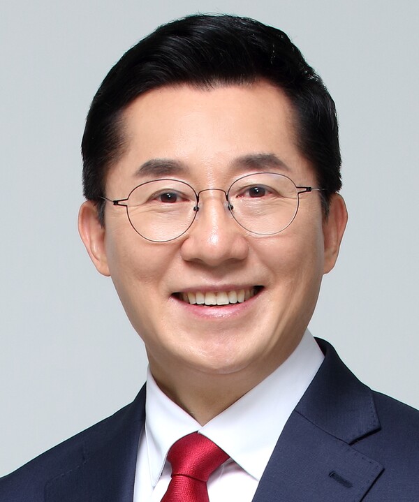 ▲국민의 힘 박경귀 아산시장 후보가 오세현 후보 부인의 셀프