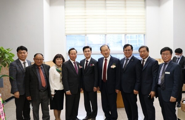 [자료화면] 사)아산시 민족복음화운동본부 대표회장 취임식에 김태흠 도지사도 방문하여 축하해주셨다.