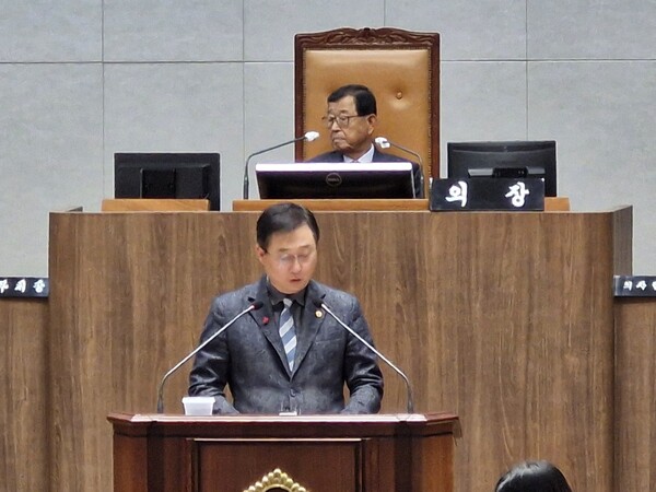 ▲충남도의회 김선태 의원이  조폐안 폐지에 대해 반대하고 있다.